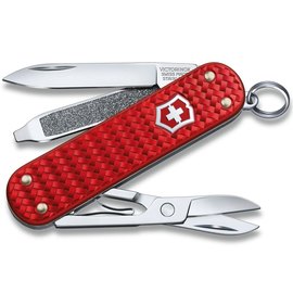 Ніж Victorinox Classic SD Precious Alox Iconic Red 0.6221.401G, Колір: Red, Марка сталі: Нержавіюча сталь, Матеріал рукояті: Алюміній