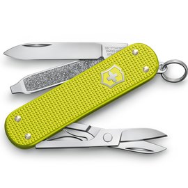 Багатофункціональний ніж Victorinox CLASSIC SD Electric Yellow 0.6221.L23, Колір: Electric Yellow